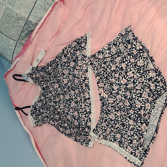 Marilyn Monroe Other - 2 Piece Marilyn Monroe Large Pajama Set.